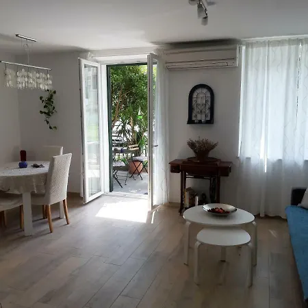 Mediterraneo Apartman *